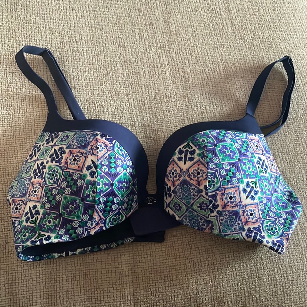 NWOT VS Push Up Bra 32A